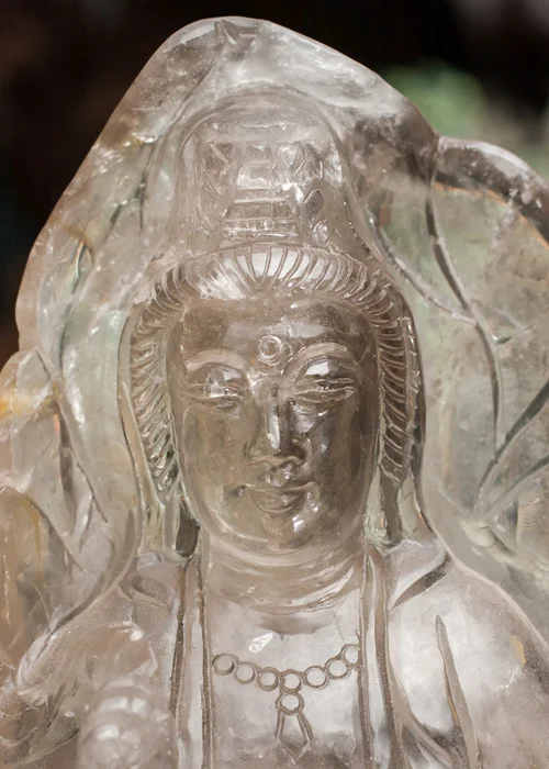 Alternative view of Tượng Phật Bà Quan Âm Tạc Từ Thạch Anh Trắng Nguyên Khối