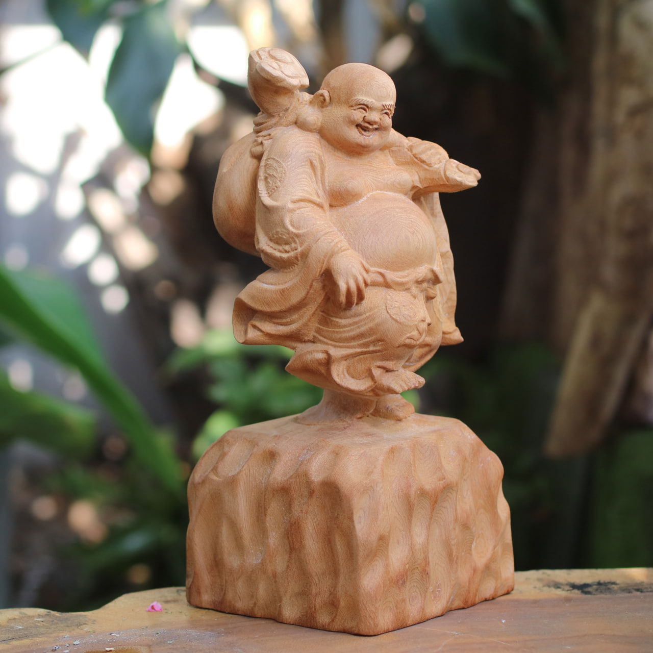 Tượng Di Lặc Gỗ Bách Tùng